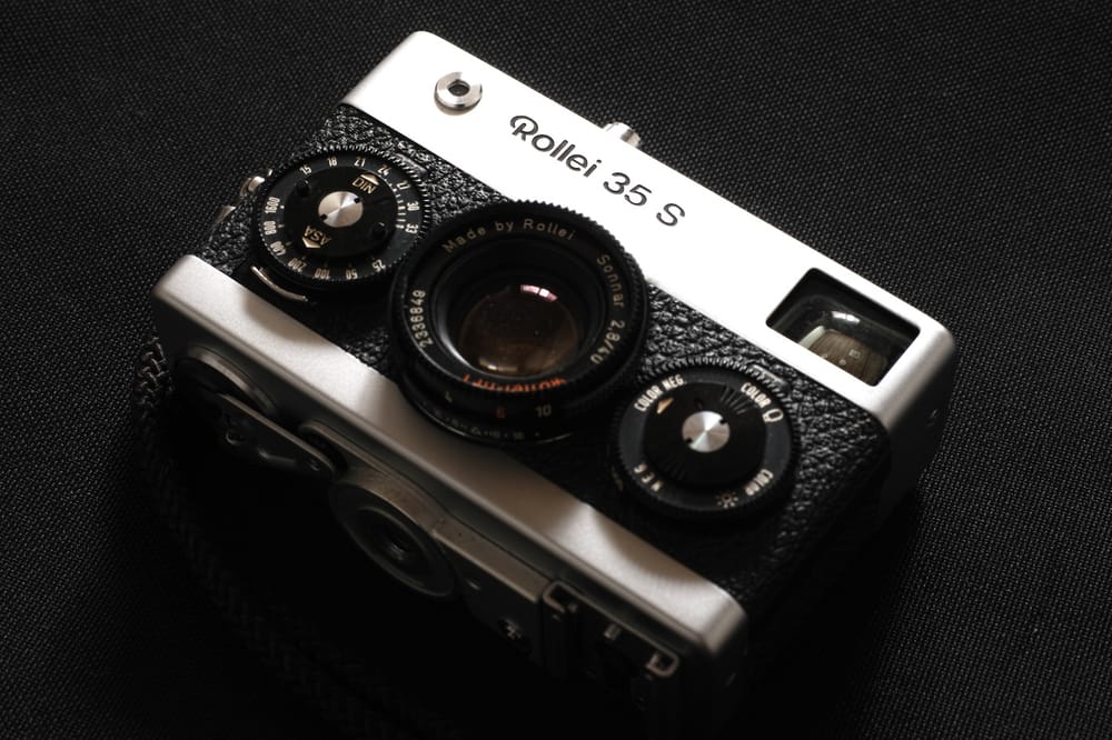 Guessing distances with the Rollei 35 compact film camera